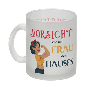 Hausfrau Kaffeebecher mit Spruch Vorsicht vor der Frau des Hauses