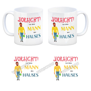 Hausfrau Kaffeebecher mit Spruch Vorsicht vor der Frau des Hauses
