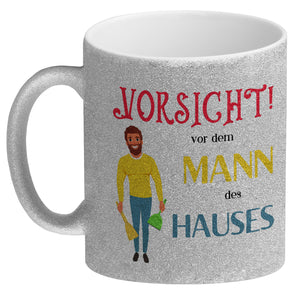 Hausfrau Kaffeebecher mit Spruch Vorsicht vor der Frau des Hauses