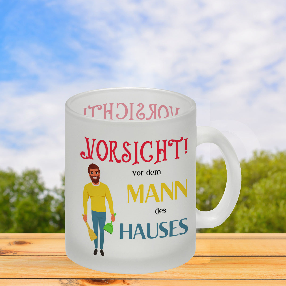 Hausfrau Kaffeebecher mit Spruch Vorsicht vor der Frau des Hauses