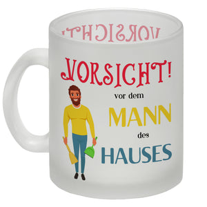 Hausfrau Kaffeebecher mit Spruch Vorsicht vor der Frau des Hauses