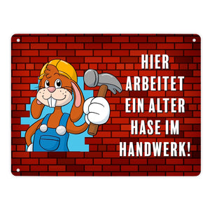 Alter Hase im Handwerk Bauarbeiter Metallschild mit Spruch