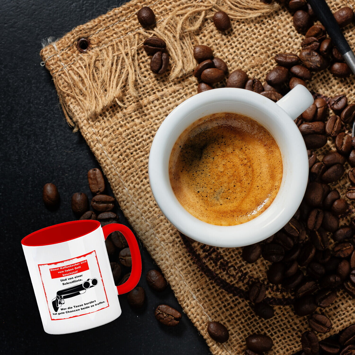 Dieser Becher wird von Gott und einer Schrotflinte beschützt Kaffeebecher