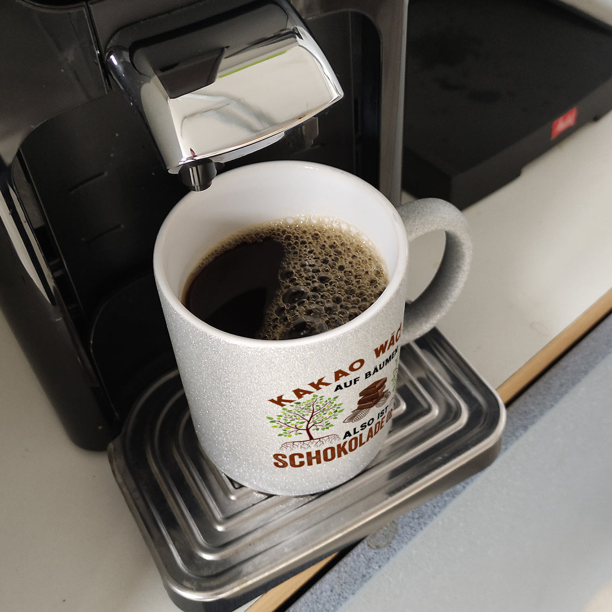 Kakao Kaffeebecher mit Spruch Schokolade ist Obst