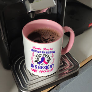 High Five Kaffeebecher mit Spruch: High Five ins Gesicht mit der Faust