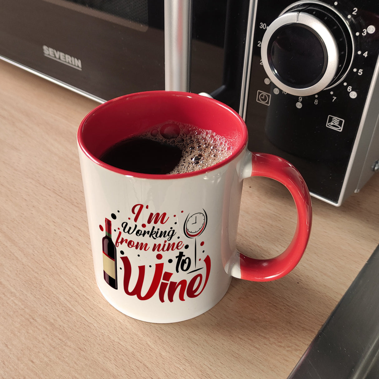 Wein Kaffeebecher mit Spruch I´m working from nine to Wine
