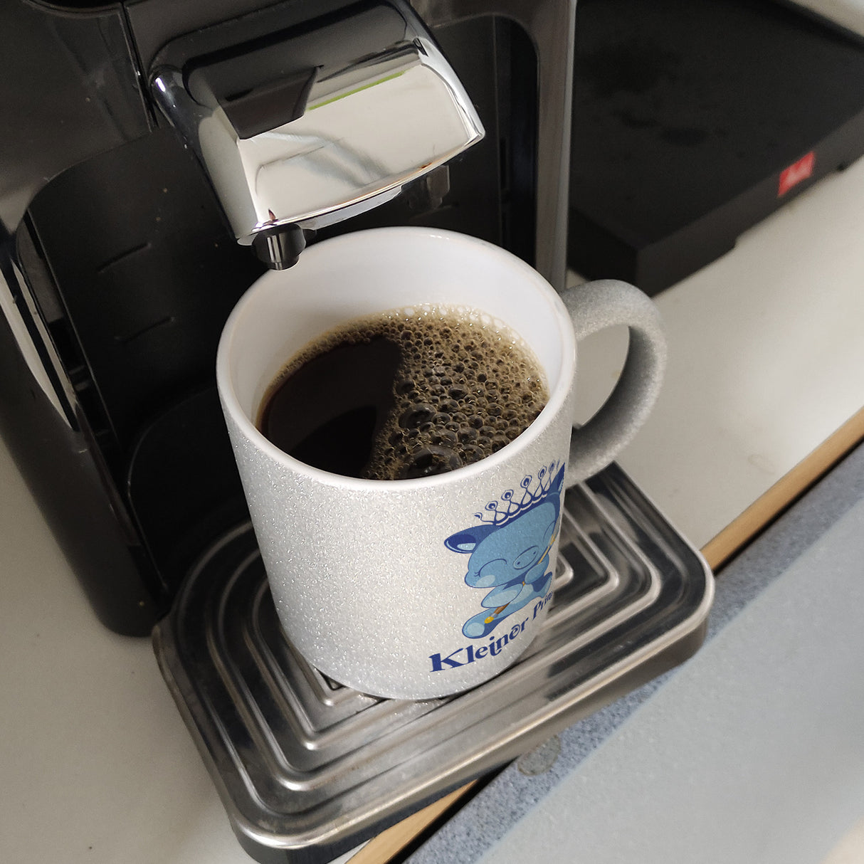 Kleiner Prinz Kaffeebecher mit niedlichem Schweinchen