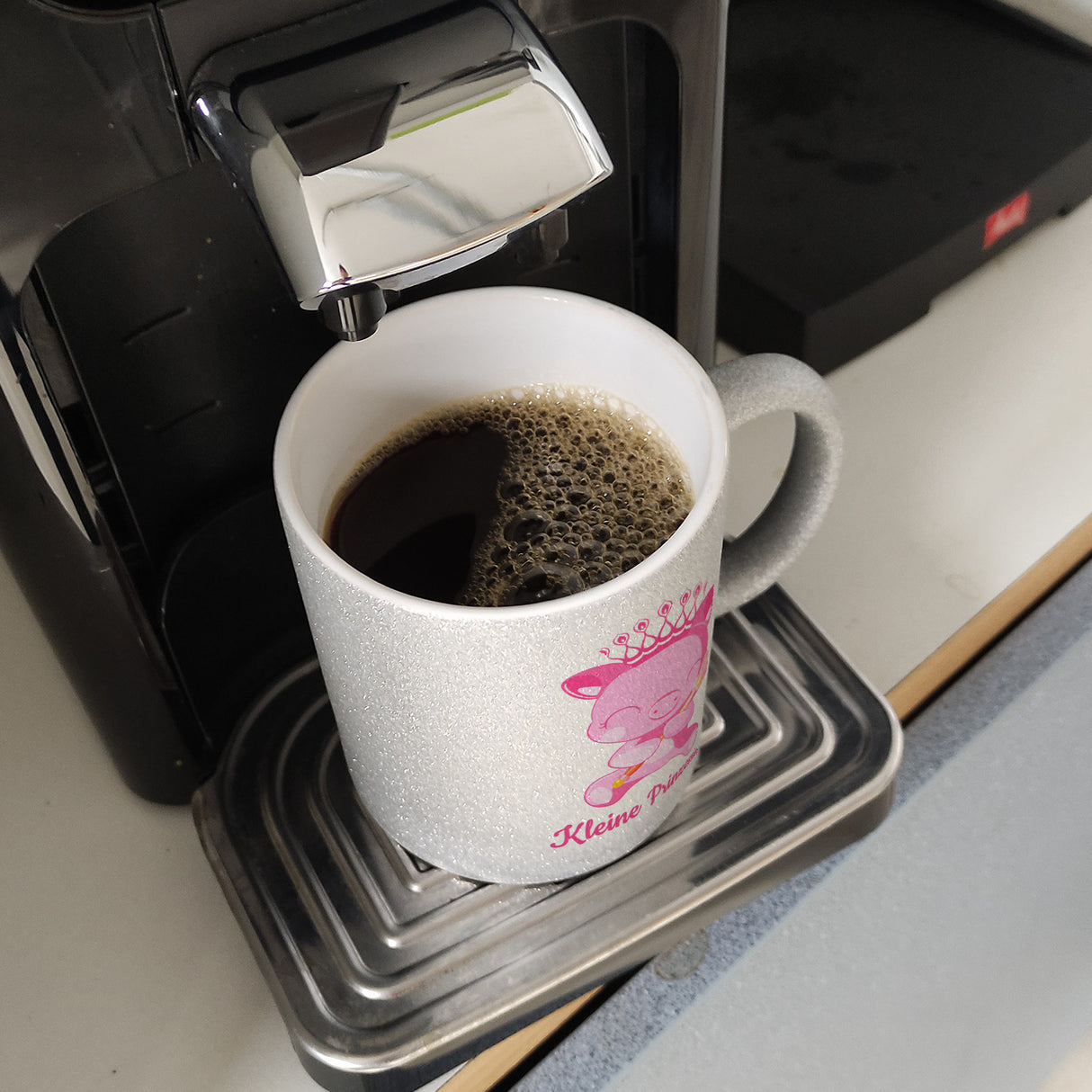 Kleine Prinzessin Kaffeebecher mit niedlichem Schweinchen