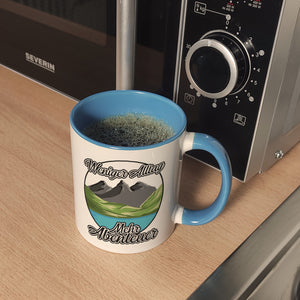 Berge und See Kaffeebecher mit Spruch Weniger Alltag mehr Abenteuer