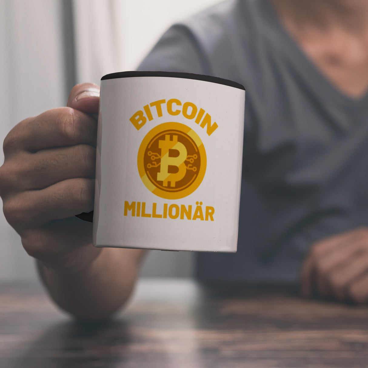 Bitcoin Millionär Kaffeebecher mit Kryptowährung
