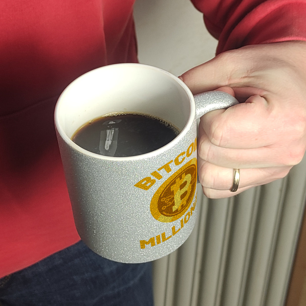 Bitcoin Millionär Kaffeebecher mit Kryptowährung