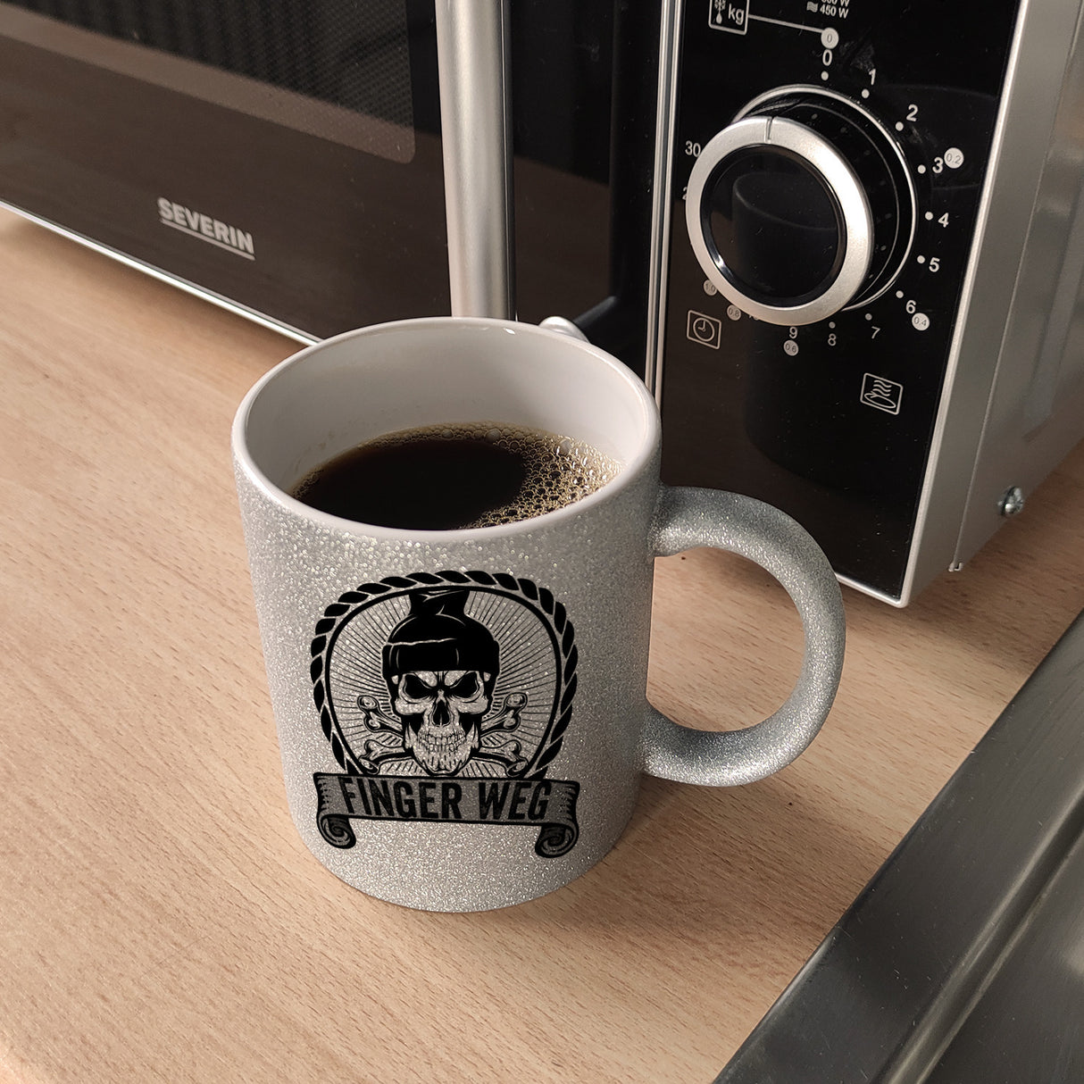 Totenkopf Finger Weg Kaffeebecher mit Banderole
