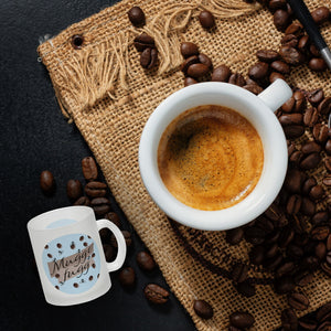 Muggefugg Malzkaffee Kaffeebecher mit Kaffeebohnen und Fliegen blau