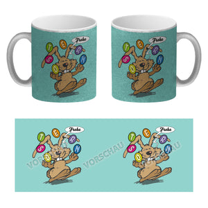 Frohe Ostern! Osterhase jongliert mit Ostereiern Kaffeebecher in {weiß}