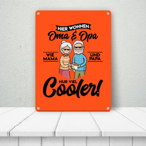 Hier wohnen Oma & Opa Metallschild in 15x20 cm in braun für deine Großeltern