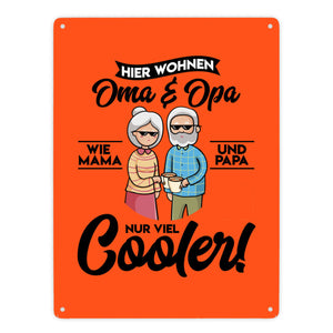 Hier wohnen Oma & Opa Metallschild in 15x20 cm in braun für deine Großeltern