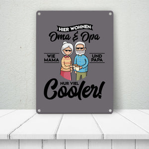 Hier wohnen Oma & Opa Metallschild in 15x20 cm in braun für deine Großeltern