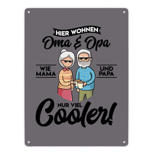 Hier wohnen Oma & Opa Metallschild in 15x20 cm in braun für deine Großeltern