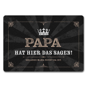Papa hat hier das Sagen! Solange Mama nicht da ist Fußmatte mit Krone