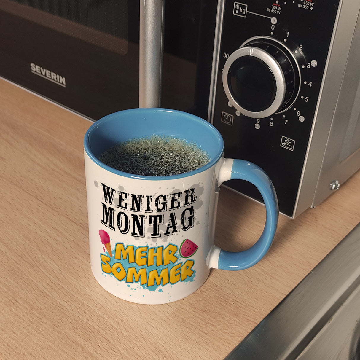 Weniger Montag, mehr Sommer Kaffeebecher