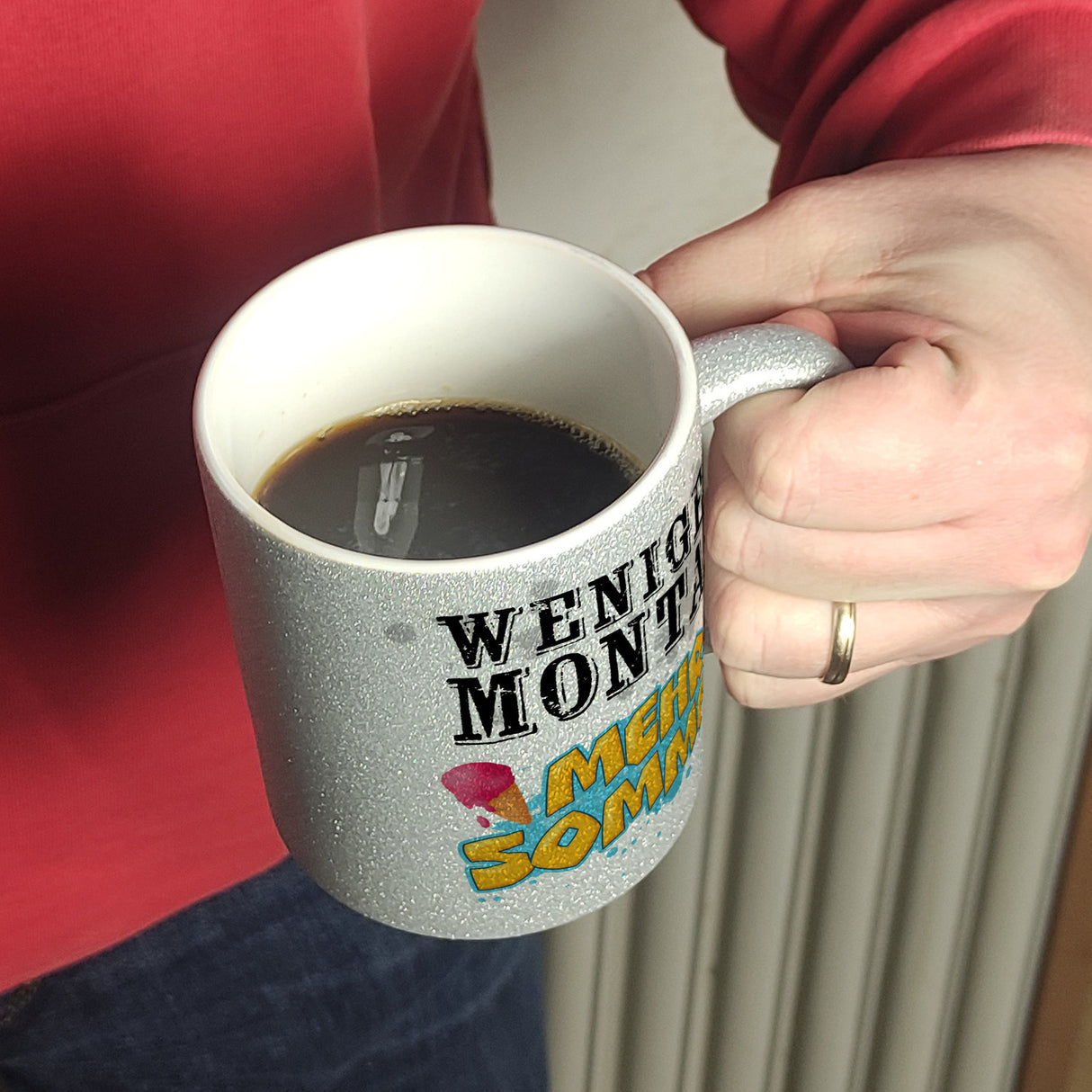Weniger Montag, mehr Sommer Kaffeebecher