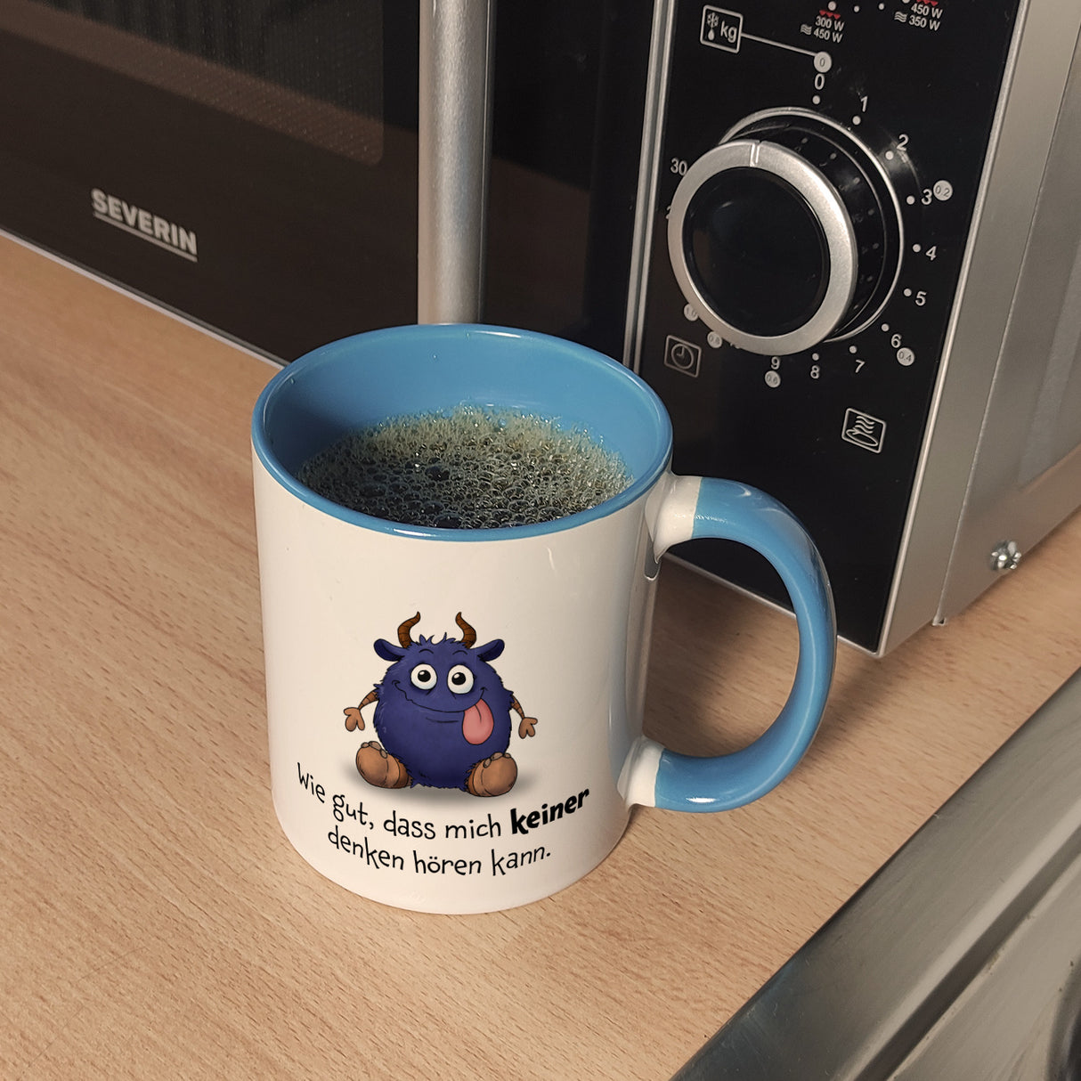 Freches Monster in dunkelblau Kaffeebecher mit lustigem Spruch