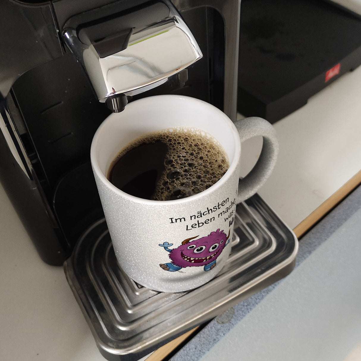 Freches Monster in pink Kaffeebecher mit lustigem Spruch