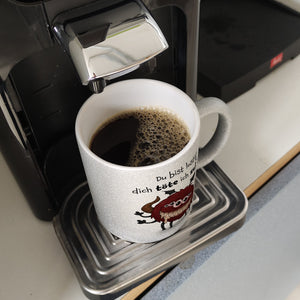 Freches Monster in dunkelrot Kaffeebecher mit lustigem Spruch