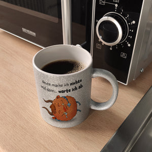 Freches Monster in orange Kaffeebecher mit lustigem Spruch