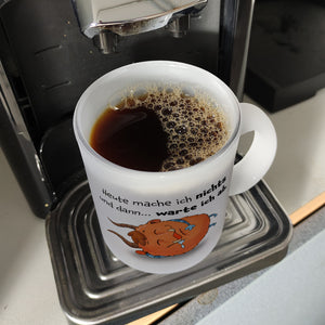 Freches Monster in orange Kaffeebecher mit lustigem Spruch