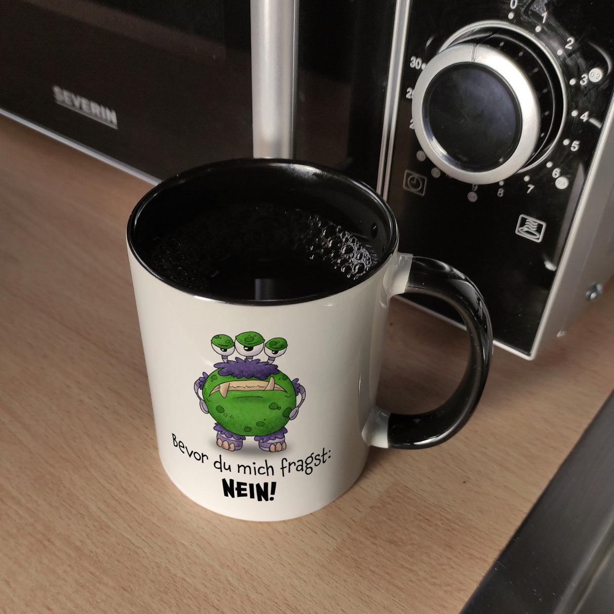 Freches Monster -lila Kaffeebecher mit lustigem Spruch