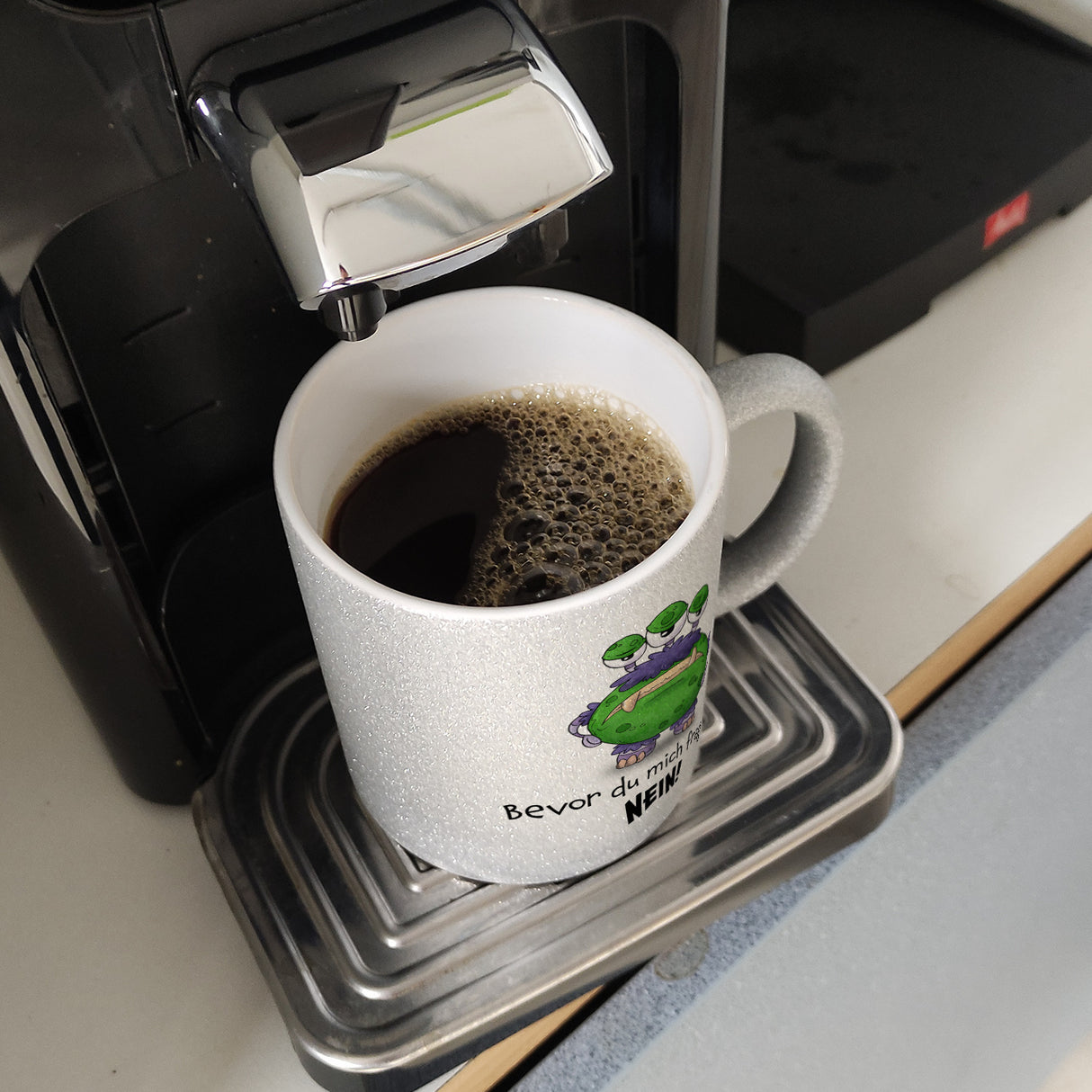 Freches Monster -lila Kaffeebecher mit lustigem Spruch