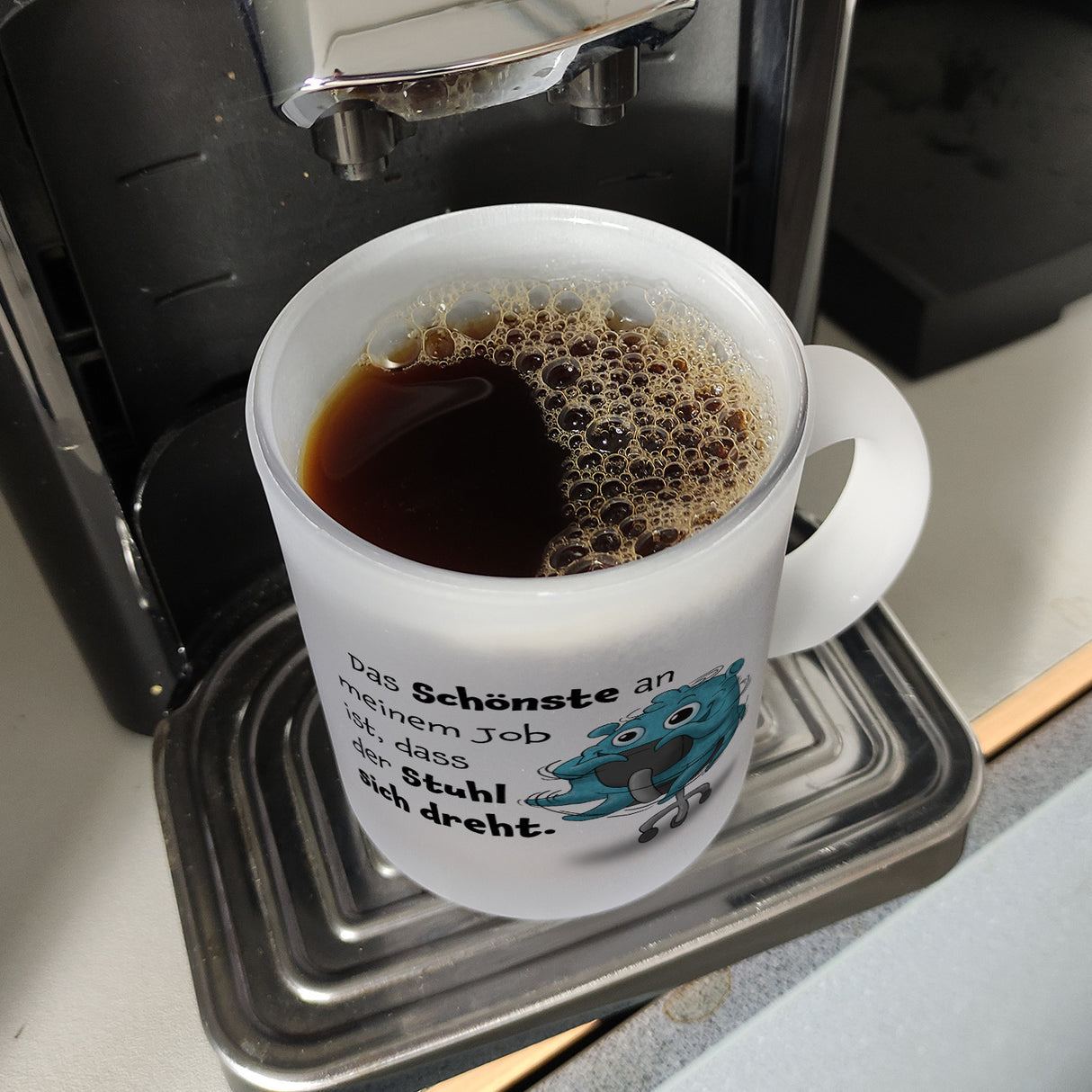 Freches Monster in hellblau Kaffeebecher mit lustigem Spruch