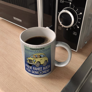 Freie Fahrt auch für Senioren Kaffeebecher mit Oldtimer Motiv