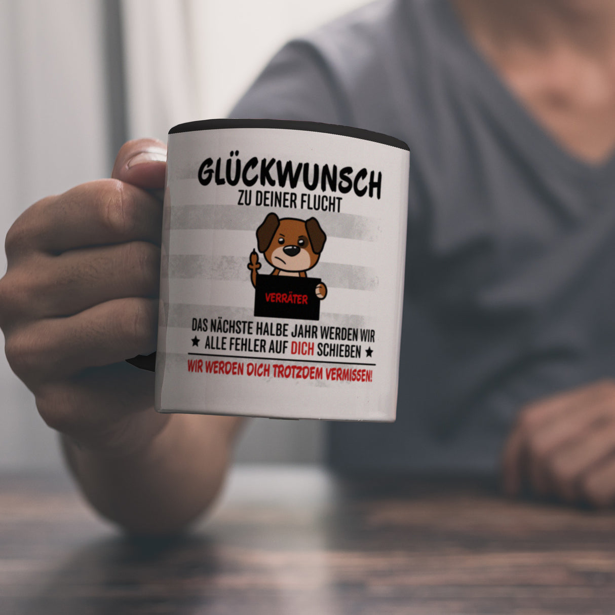 Glückwunsch zur Flucht, Verräter Mittelfinger Kaffeebecher mit Hund