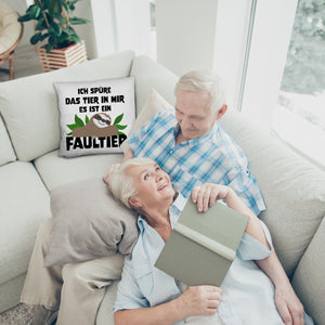 Faulheit Kissen mit Spruch Ich spüre das Tier in mir es ist ein Faultier