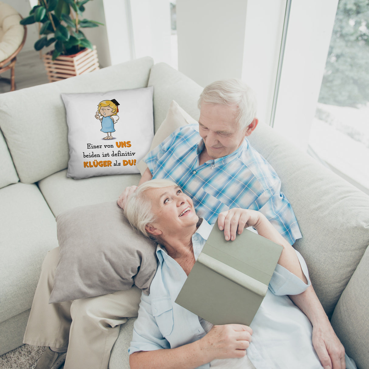 Engel Kissen mit Spruch - Einer von uns ist klüger als du!