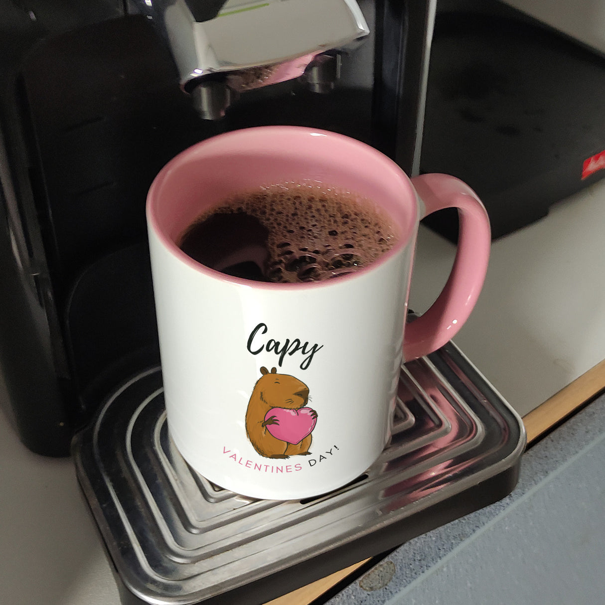 Capy Valentines Day Kaffeebecher mit niedlichem Capybara Motiv