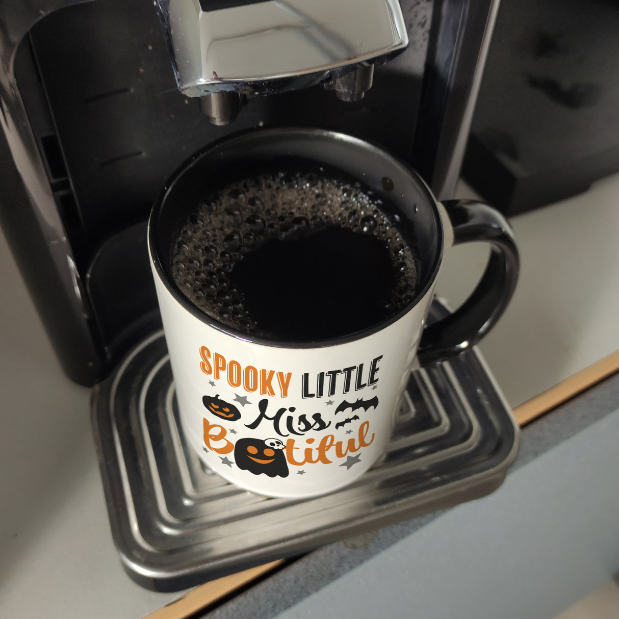 Geister Kaffeebecher mit Spruch- Spooky little Miss Bootiful