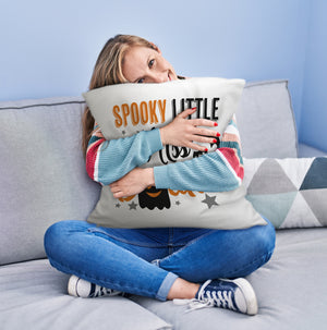 Geister Kissen mit Spruch - Spooky little Miss Bootiful