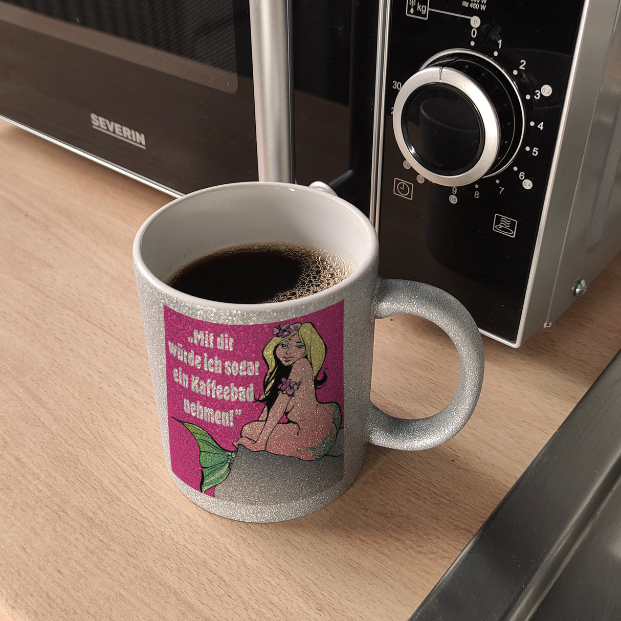 Kaffeebad mit Meerjungfrau Kaffeebecher in pink