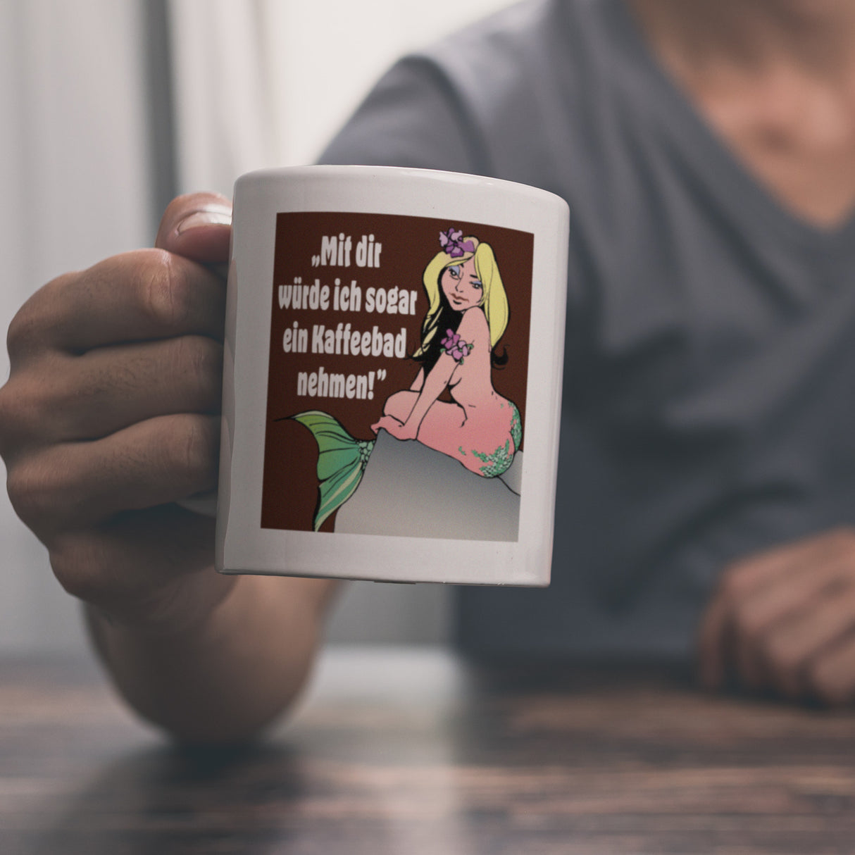 Kaffeebad mit Meerjungfrau Kaffeebecher in pink