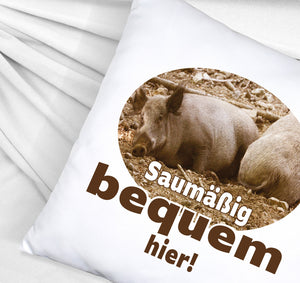 Schwein Kissen mit Spruch Saumäßig bequem hier!