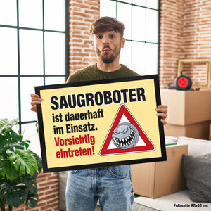 Saugroboter im Einsatz Fußmatte mit Spruch Vorsichtig eintreten!