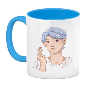K-Pop Herz Zeichen Kaffeebecher mit Manga Charakter in Farbe