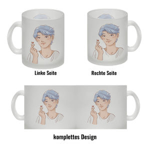 K-Pop Herz Zeichen Kaffeebecher mit Manga Charakter in Farbe