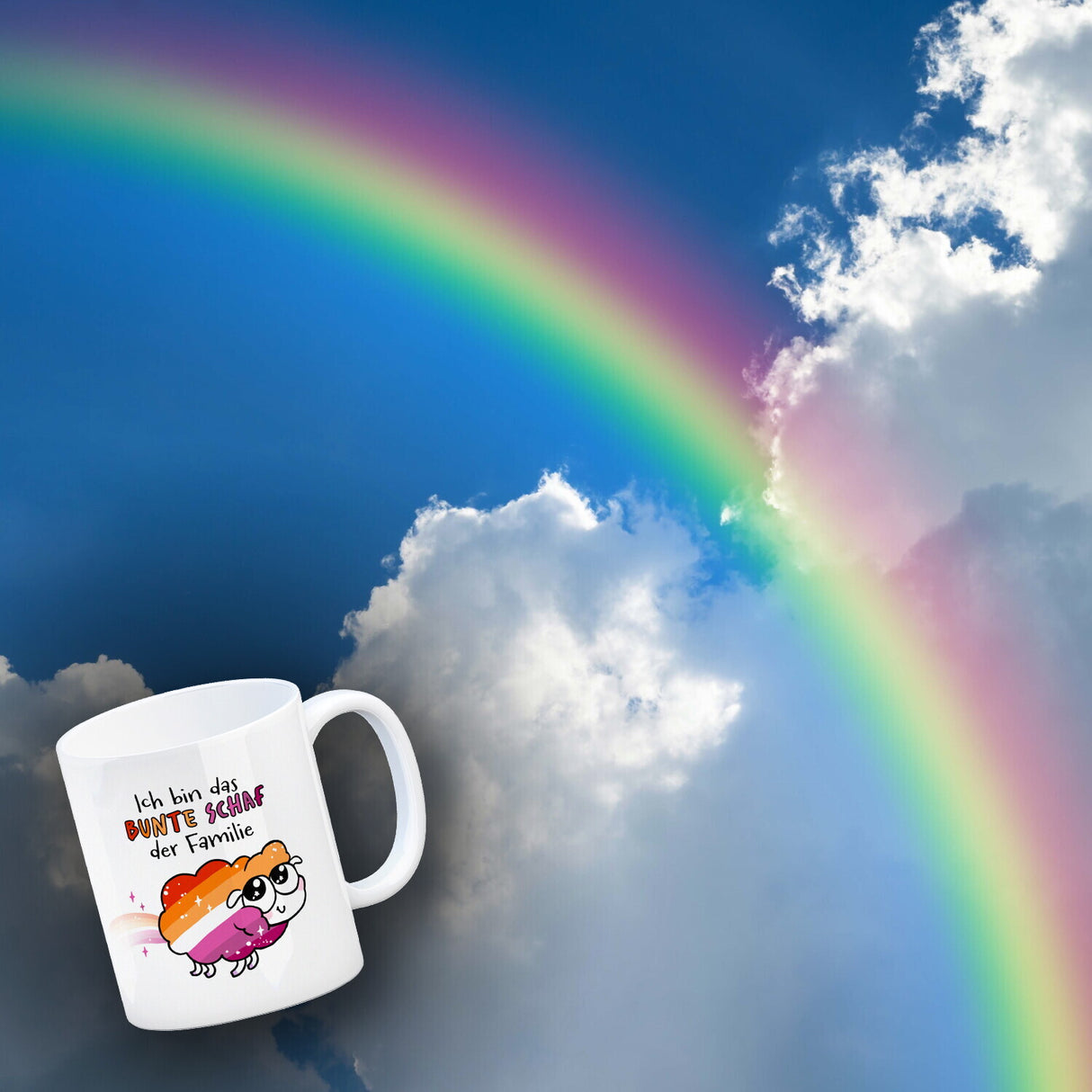 Das bunte Schaf der Familie in Pride-Farben Kaffeebecher mit Spruch