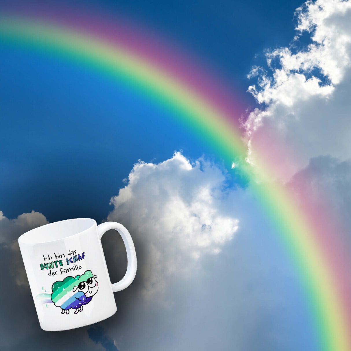 Das bunte Schaf der Familie in Pride-Farben Kaffeebecher mit Spruch