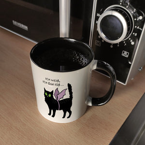 Schwarze Katze Kaffeebecher mit Spruch Ich weiß ich bin süß