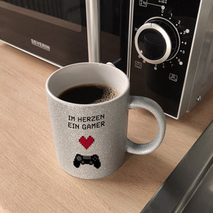 Game Controller Kaffeebecher mit Spruch Im Herzen ein Gamer